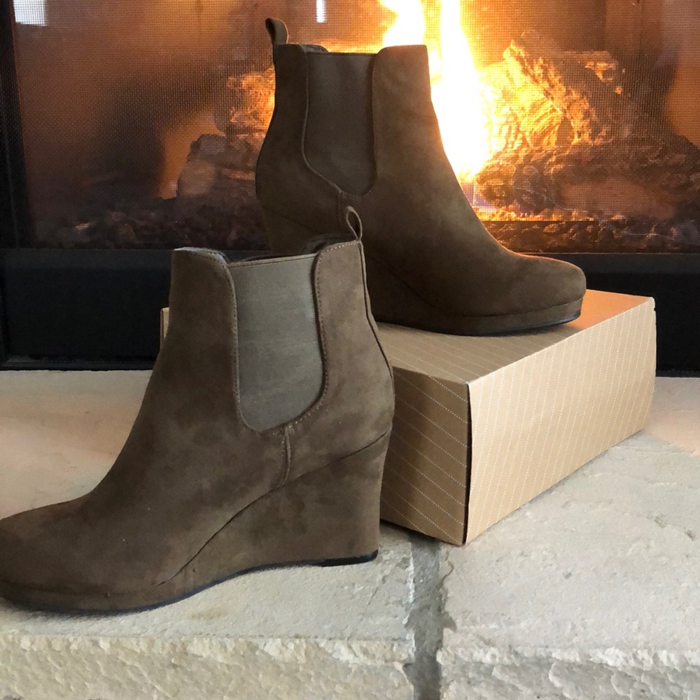 EUC, SIZE 8, OLIVE/BROWN, WEDGE BOOTIES